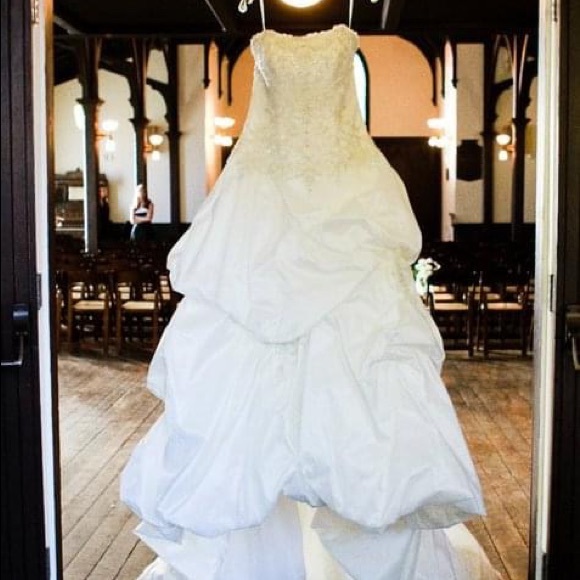 Ivory Wedding Gown - Picture 1 of 6